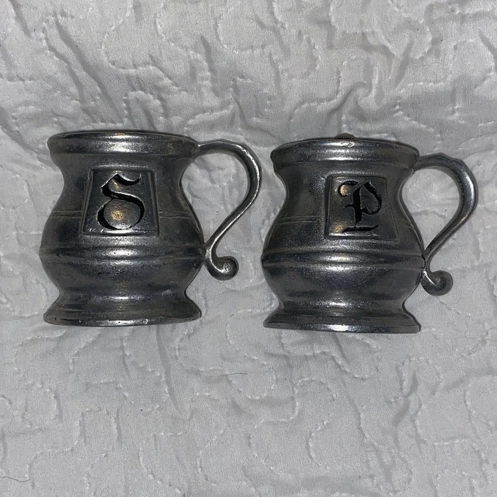 Vintage‎ RWP Wilton Plough Tavern Armetale Pewter - Salt & Pepper Shaker READ